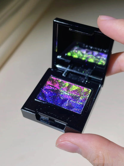 Coldnwild Multi-Chrome Eyeshadow: Iridescent Holographic Shifts