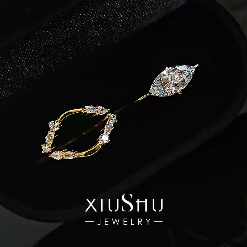 Close-up of the sparkling sterling silver rings on a dark background, emphasizing the brilliant light reflection and diamond-like fire.