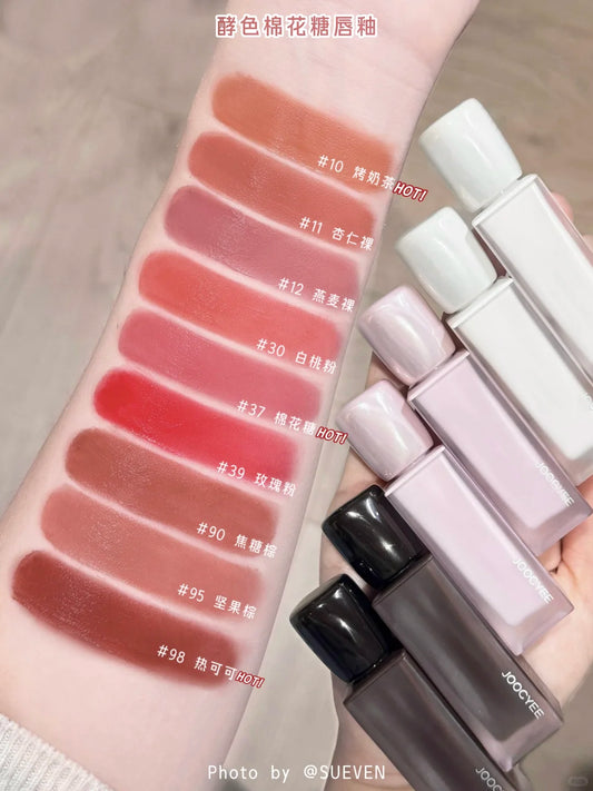 Accurate lip application of JOOCYEE Matte Lip Cream in ‘Mocha’ on fair skin with cool undertones.