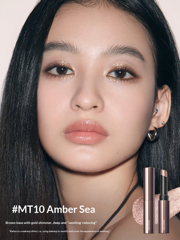 A model showcasing its intense shimmer and metallic finish on the eyelid.The JOOCYEE One-Swipe Eyeshadow Stick in shade MT10.