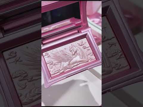 Cheeryep Pillow Gem Dreams Eyeshadow Palette & Highlighter